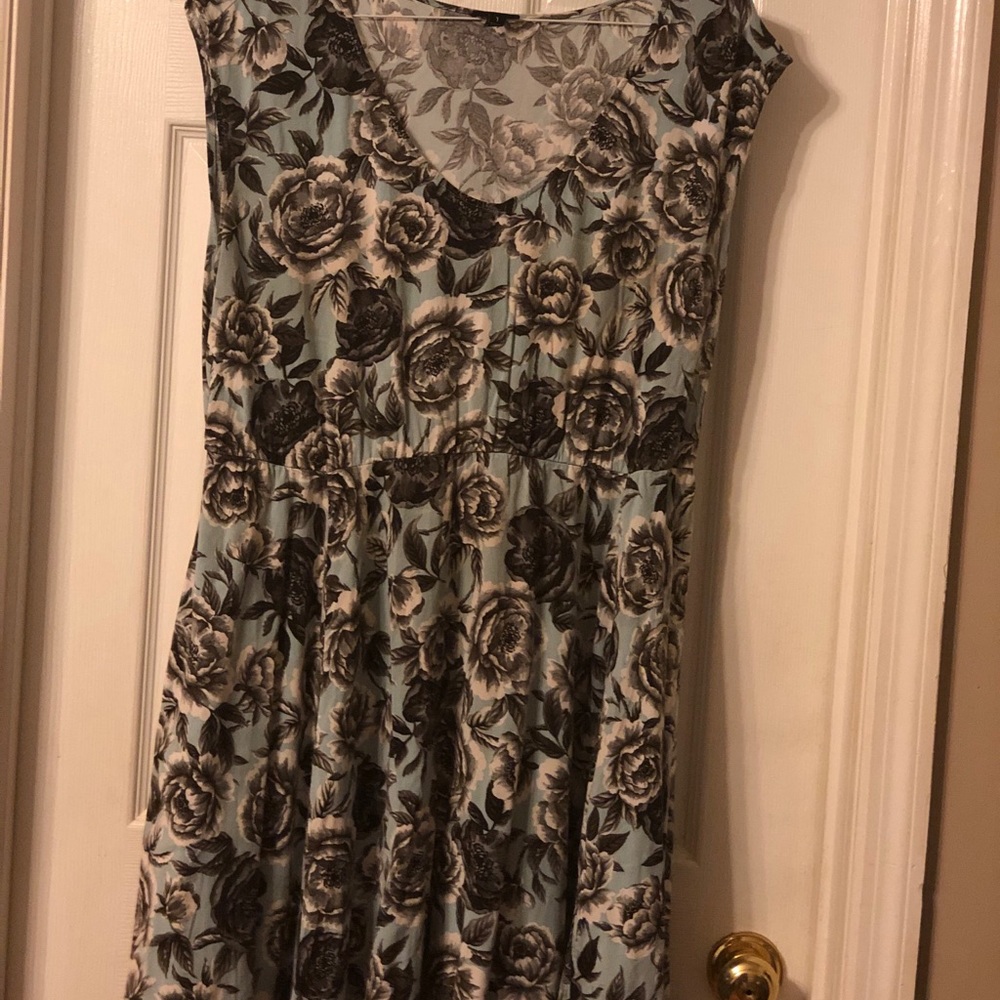 COPY - Torrid size 1 flower dress )size 1 is a 14…